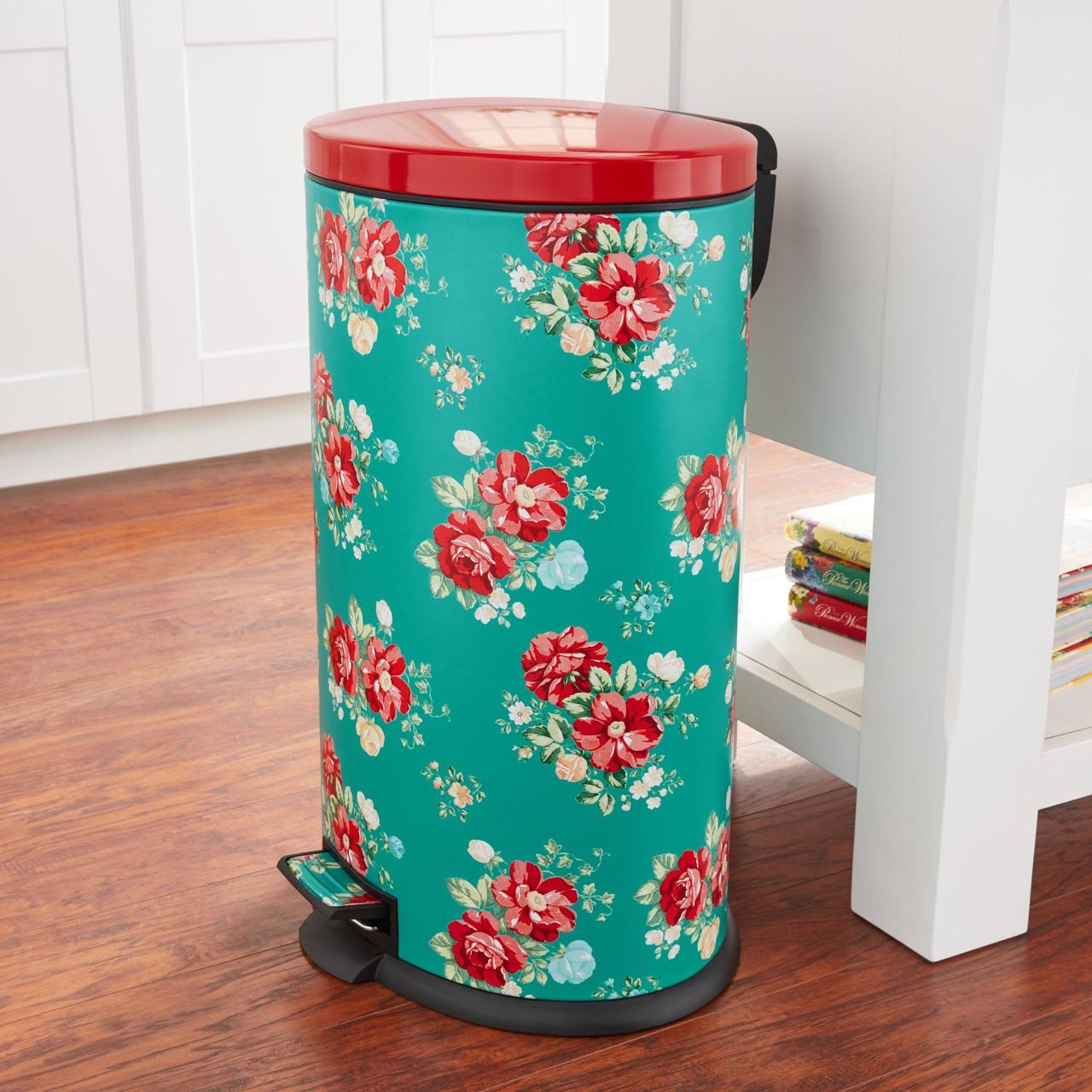 Decorative trash cans