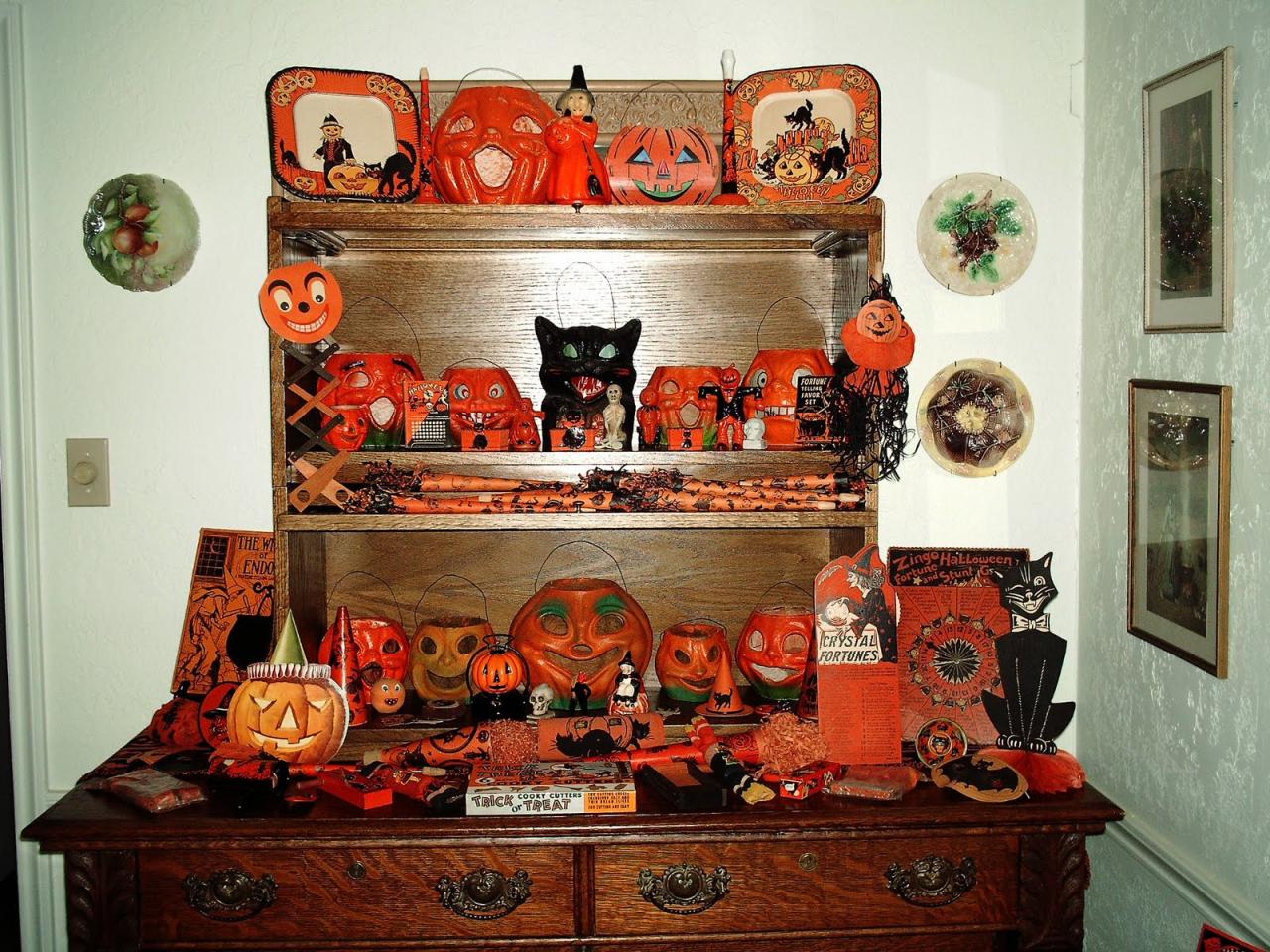 Halloween vintage decorations party stuff retro decoration ideas countryliving like article noisemakers diy born were year collectibles haunted most redbookmag