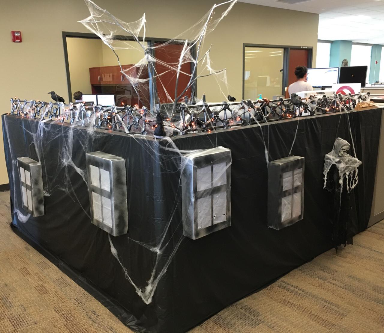 Halloween cubicle decorating ideas