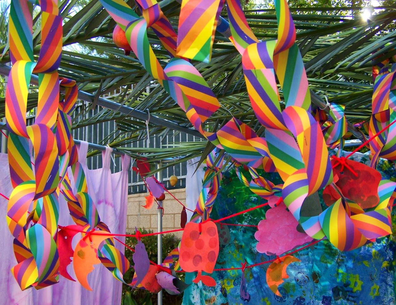 Sukkah decorations